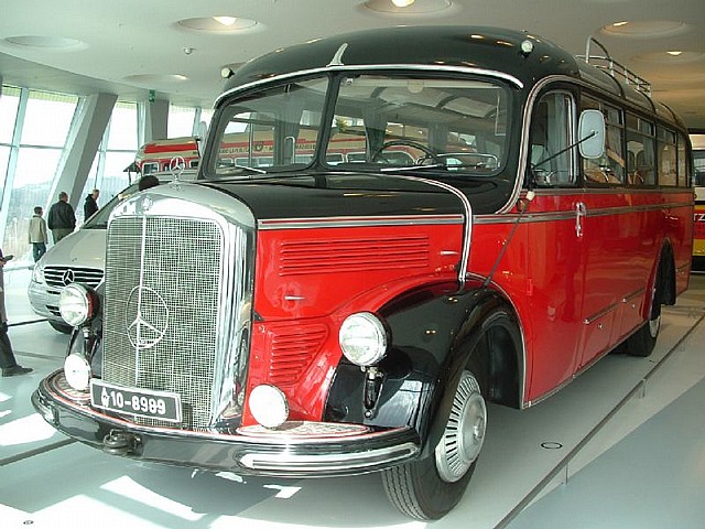 Posjeta Mercedes Benz muzeju, sajmu retroclassics u Stuttgartu i posjeta novom 